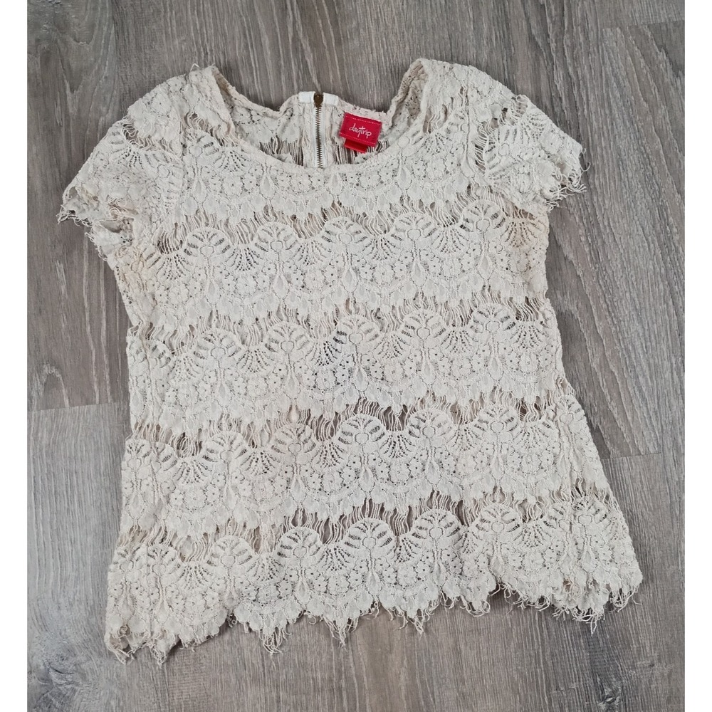 Daytrip S Floral Lace Top Open Back Short Sleeve Boho Romantic Scalloped Zip